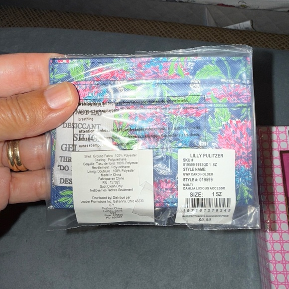 Lilly Pulitzer lot of 3 fanny pack card holder gwp wireless earbud case all nwt - Picture 3 of 4